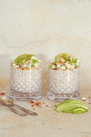 Overnight oats med pære og kanel - Køleskabsbrød med chiafrø