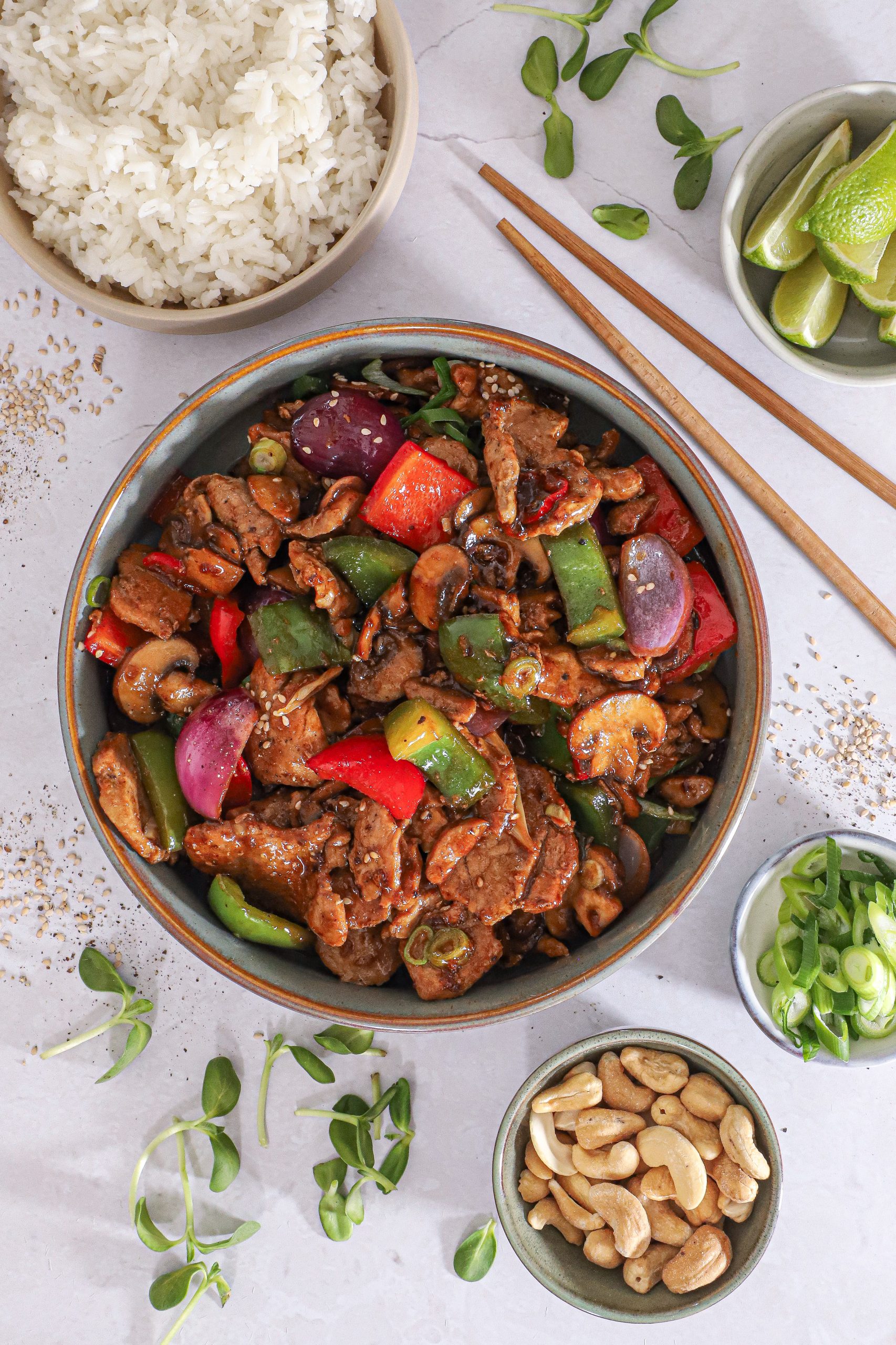 Stirfry med svinemørbrad, svampe og sprøde grøntsager