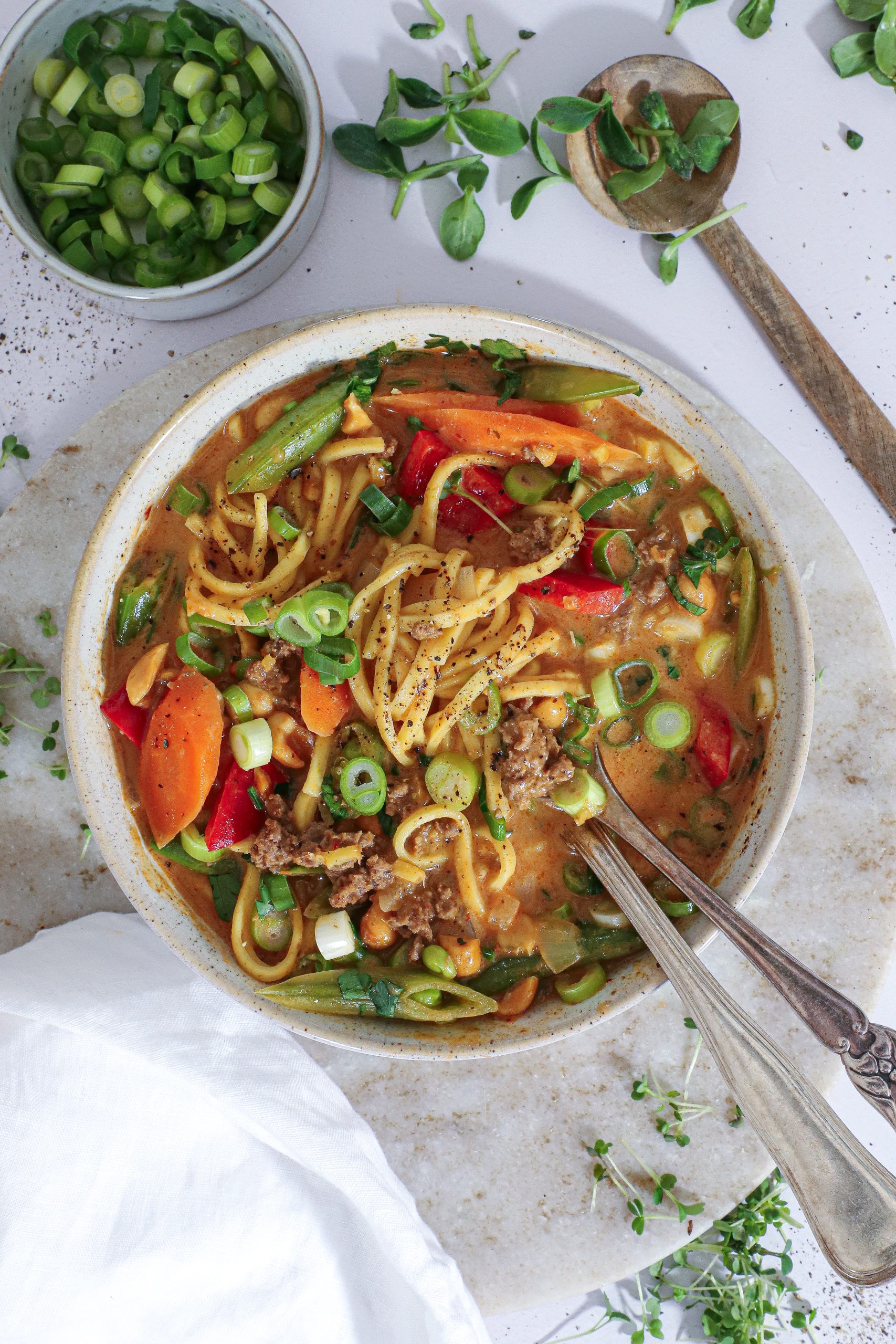 Thai inspireret rød karry suppe med oksekød | Gourministeriet