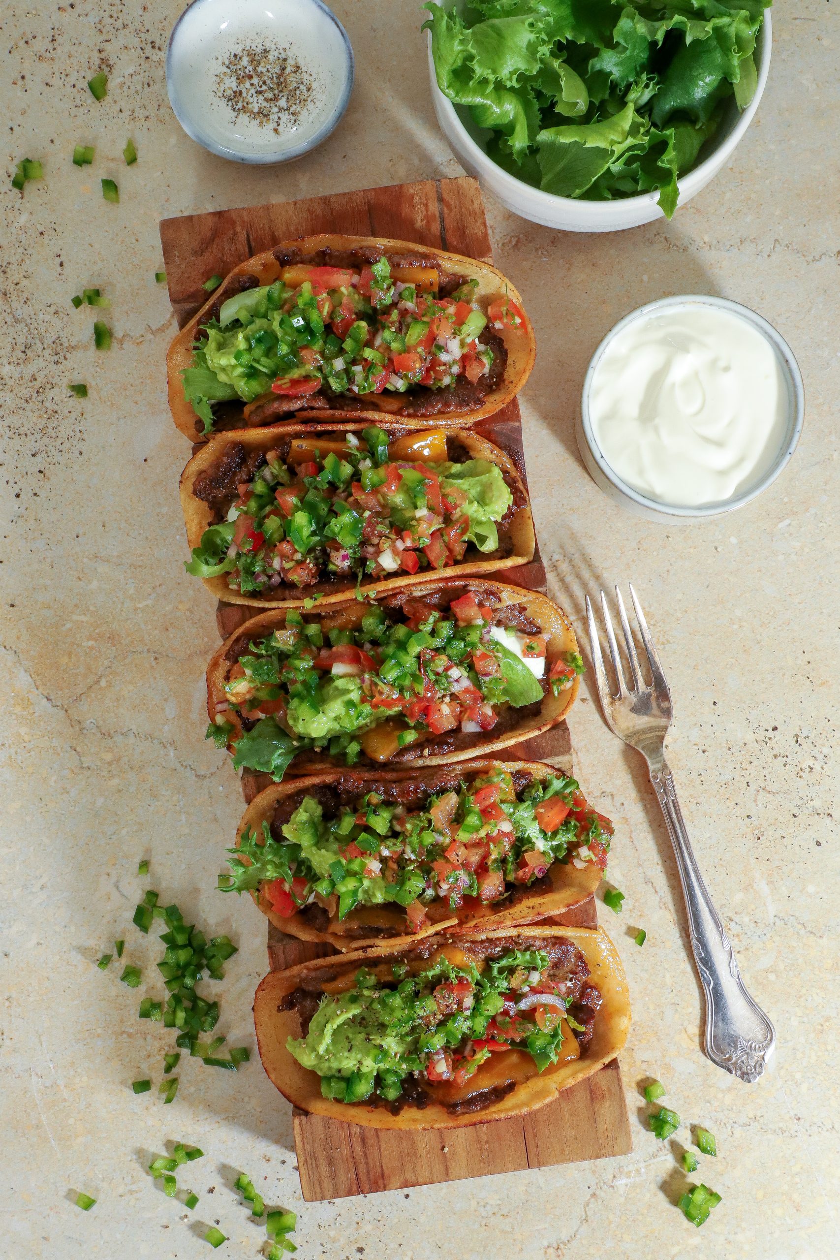 Mexicanske burger smash tacos med guacamole og pico de galla