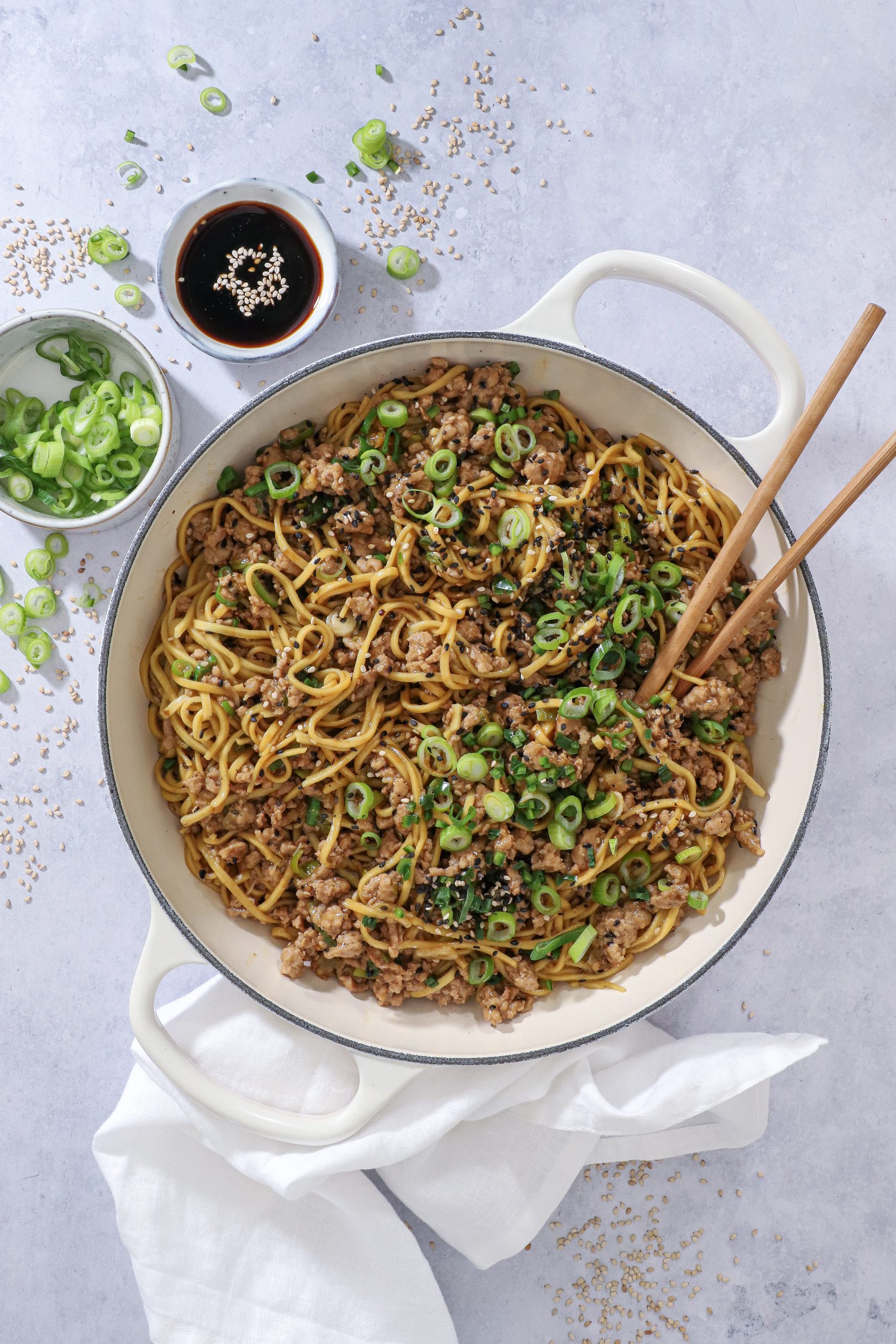 Nudler med hakket gris - Nem wok med hakket svinekød og nudler