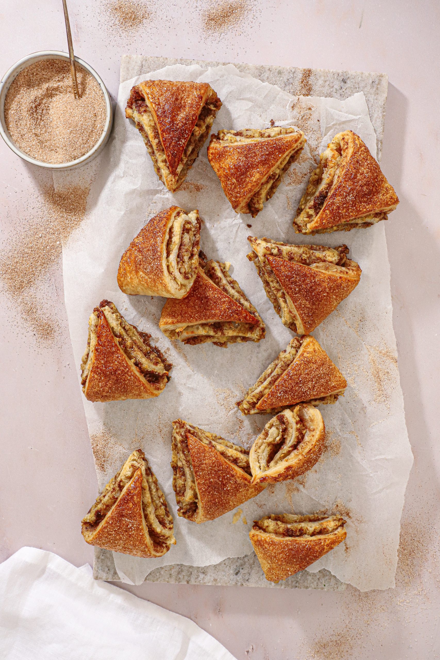 Butterdejssnitter med kanel, æble og marcipan - Nem dessert
