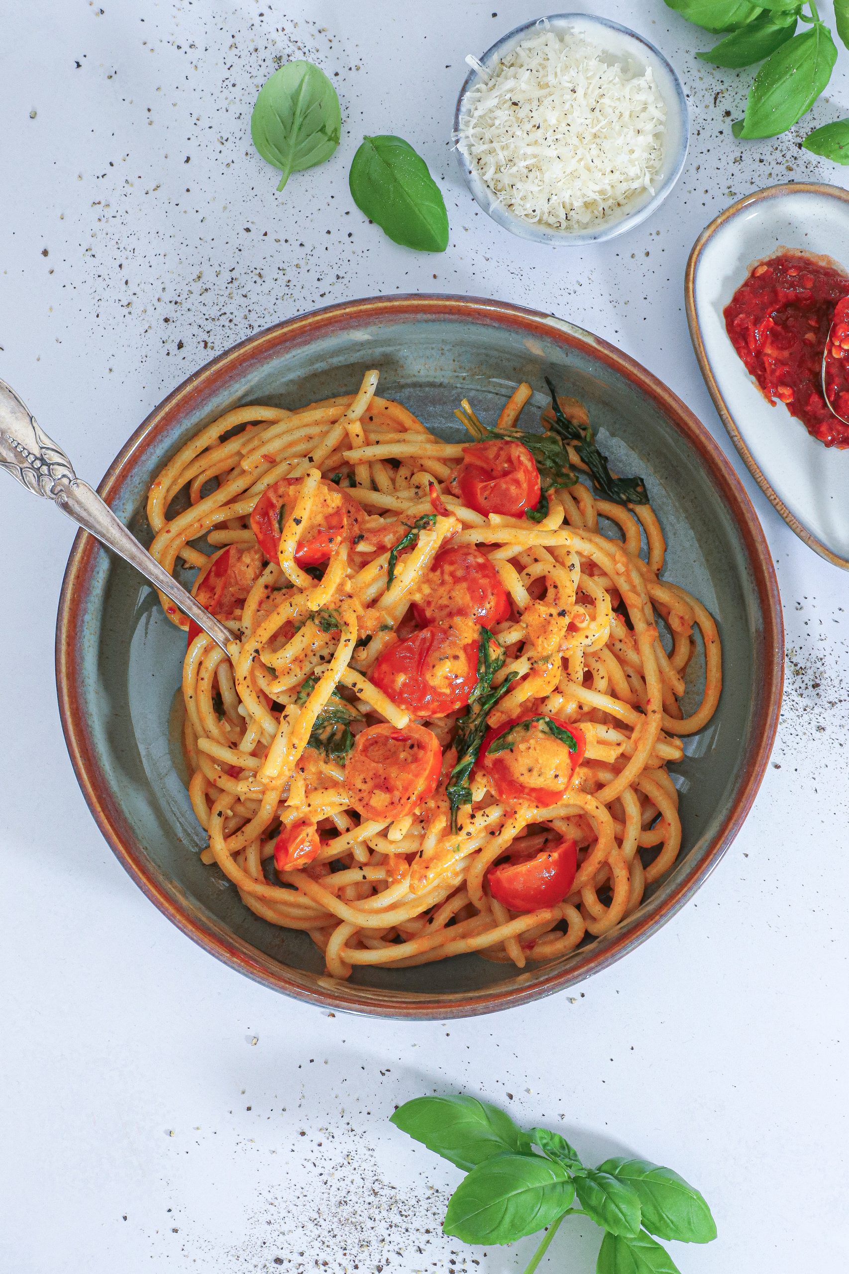 Spicy Sambal Oelek Pasta med Fløde og Parmesan - Nem Opskrift