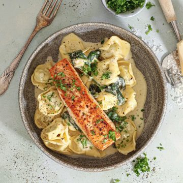 Tortellini med Flødesauce og Laks - Nem og Lækker Aftensmad