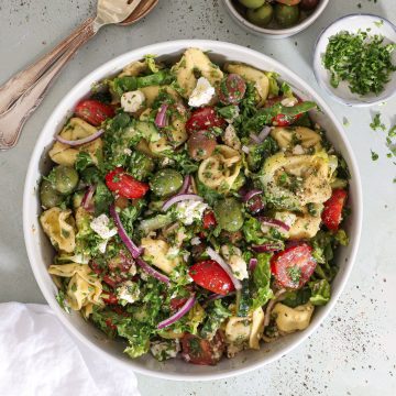 Græsk inspireret Tortellinisalat - En Sommersmag af Middelhavet