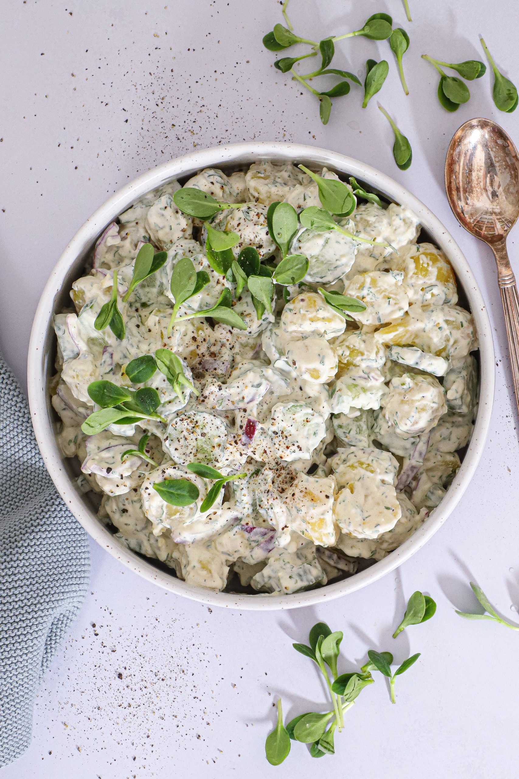 Cremet Kartoffelsalat med Agurk og Dild - Perfekt til Grill