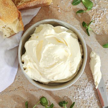 Pisket smør med 2 ingredienser - En simpel delikatesse
