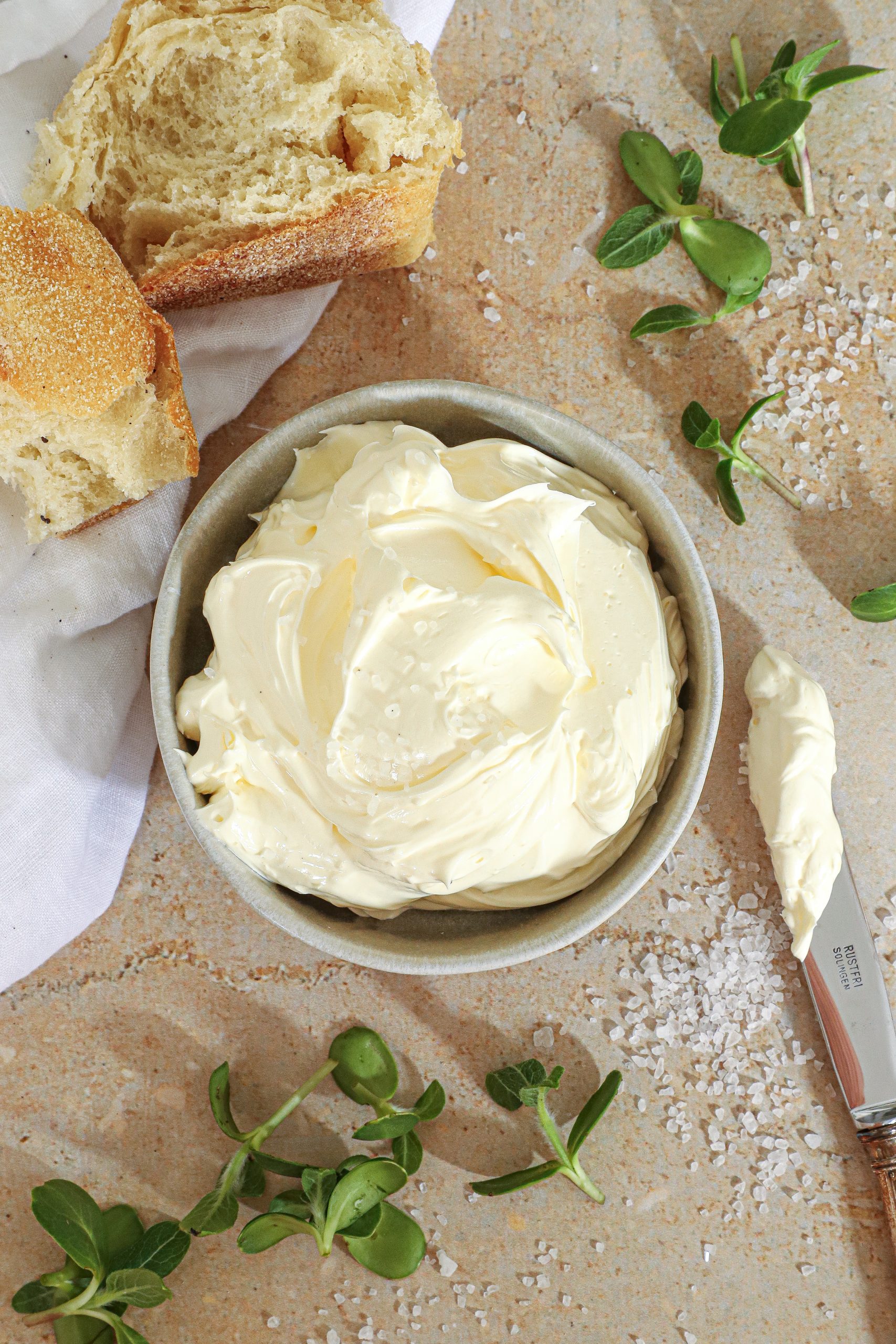 Pisket smør med 2 ingredienser - En simpel delikatesse