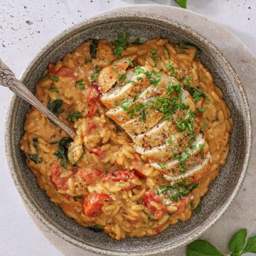 Cajun orzo med stegt kylling - Krydret og cremet pastaret