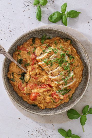 Cajun orzo med stegt kylling - Krydret og cremet pastaret