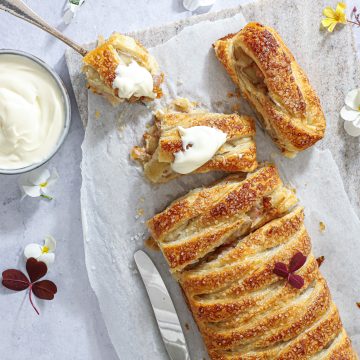 Butterdejsstang med rabarber og marcipan - Nem og hurtig dessert