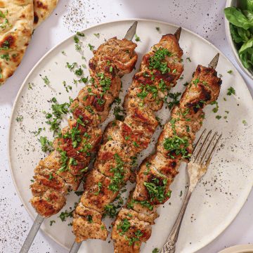 Græsk Gyros med Fladbrød og Tzatziki - En Rejse til Middelhavet