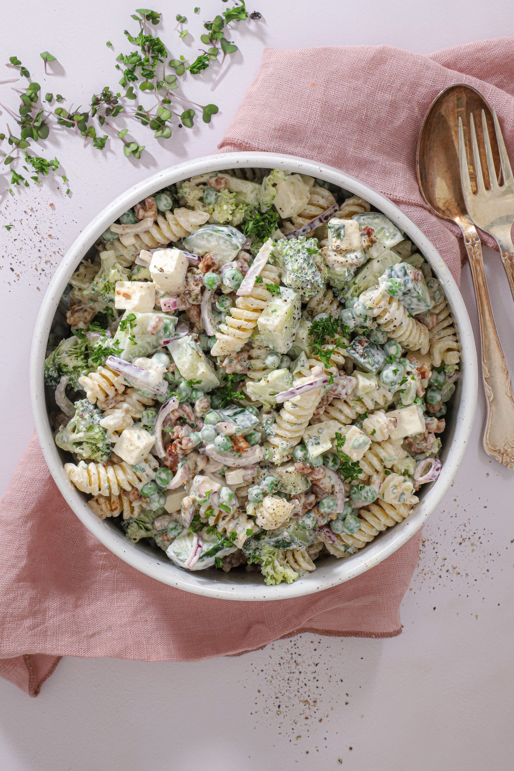 Title: Cremet pastasalat med ranchdressing – Perfekt til grill og måltidssalat