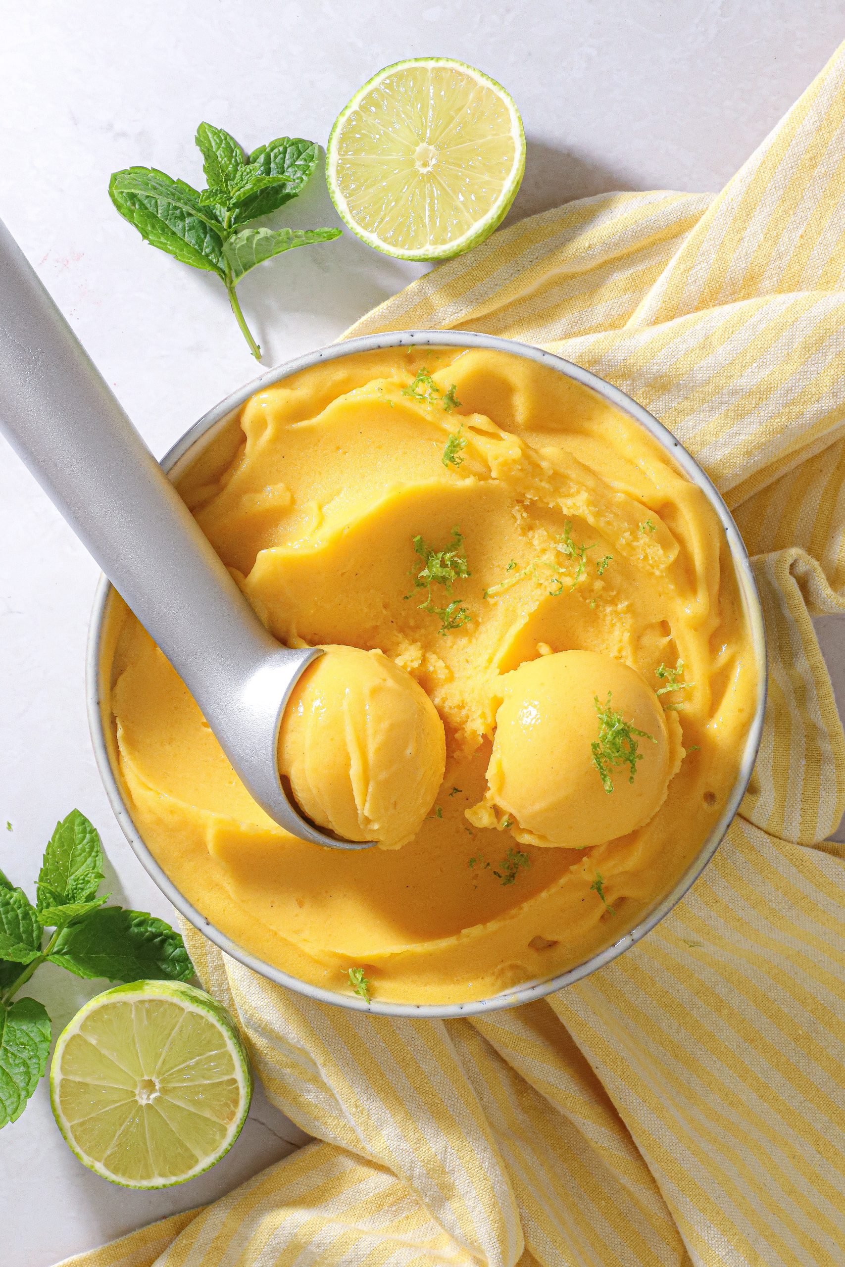 Mangosorbet med 3 ingredienser - Sund og nem uden ismaskine