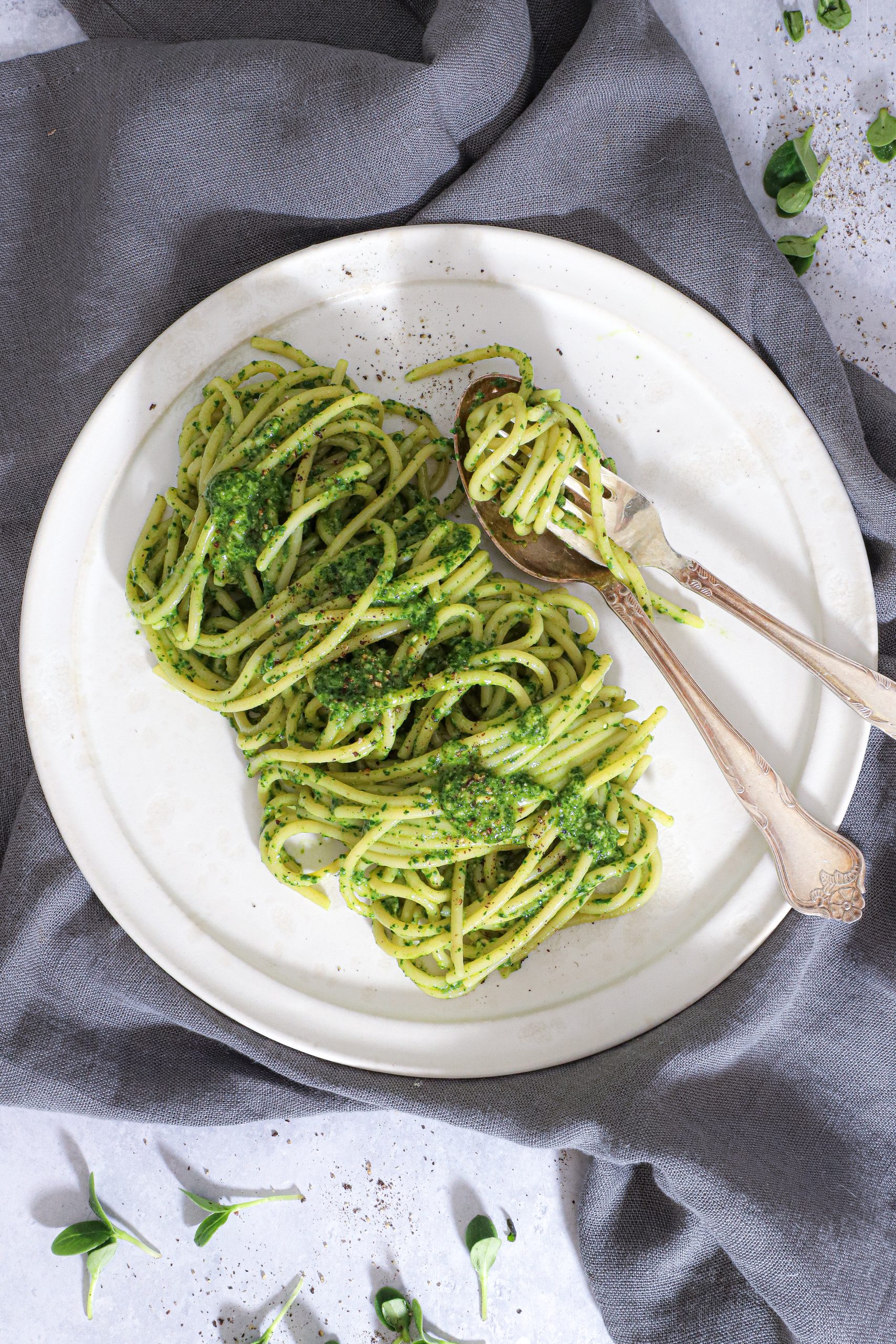 Pasta med spinatpesto - En nem hverdagspasta med grønpesto