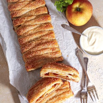 Butterdejsstang med æble og kanel - Nem dessert med butterdej og æble
