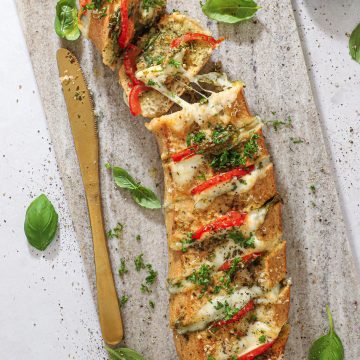 Caprese Flute med Mozzarella, Tomat og Pesto – Nem Opskrift