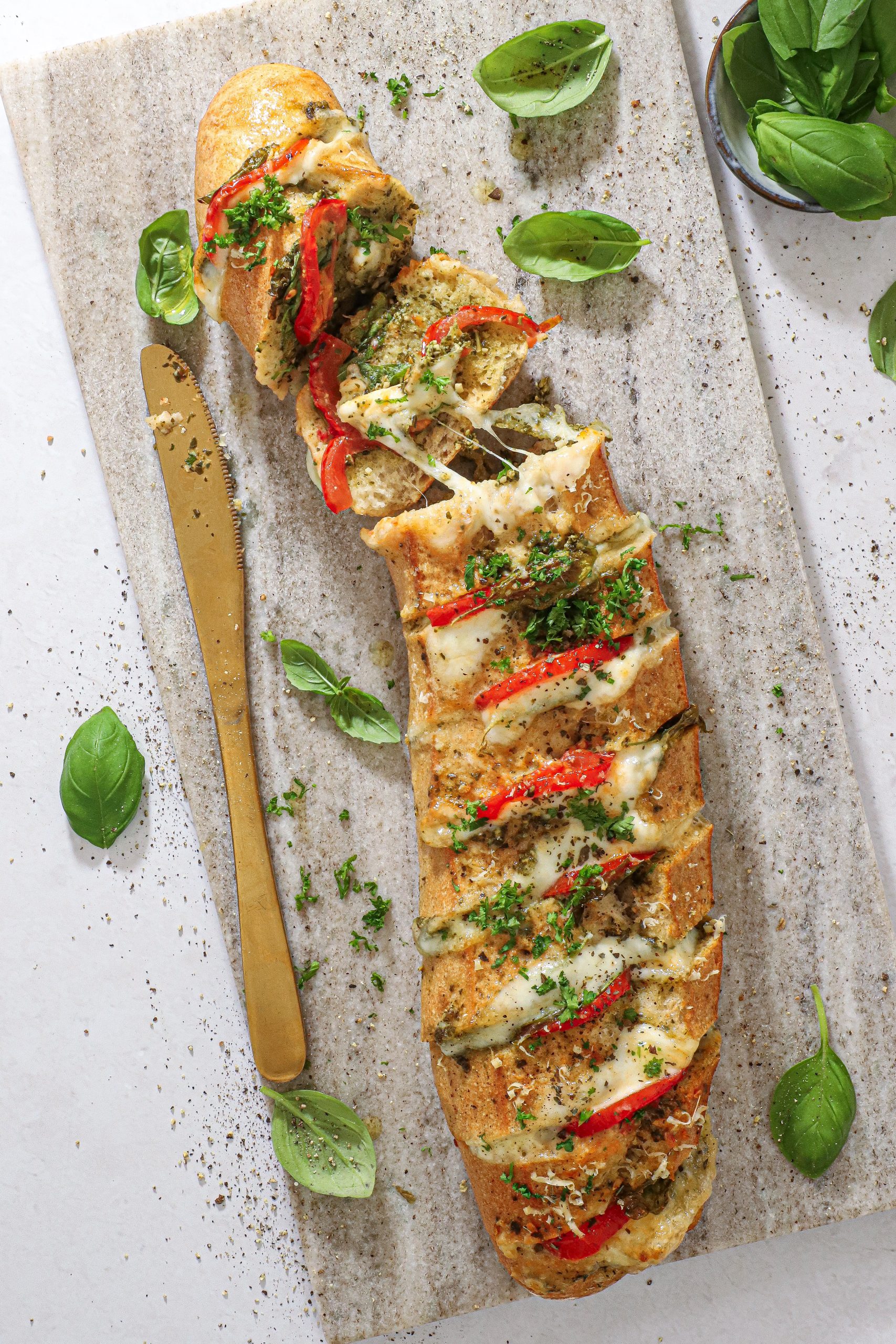 Caprese Flute med Mozzarella, Tomat og Pesto – Nem Opskrift
