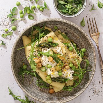 Åben lasagne med burrata, asparges og ærter - Nem opskrift