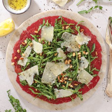 Klassisk Carpaccio med Parmesan og Rucola – Opskrift