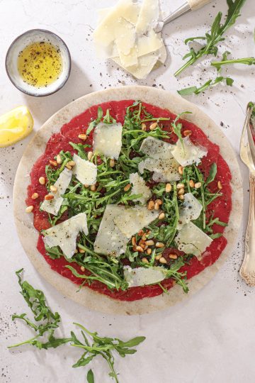 Klassisk Carpaccio med Parmesan og Rucola – Opskrift