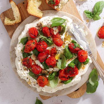 Whipped Ricotta med Bagte Tomater – Perfekt til Tapasbordet
