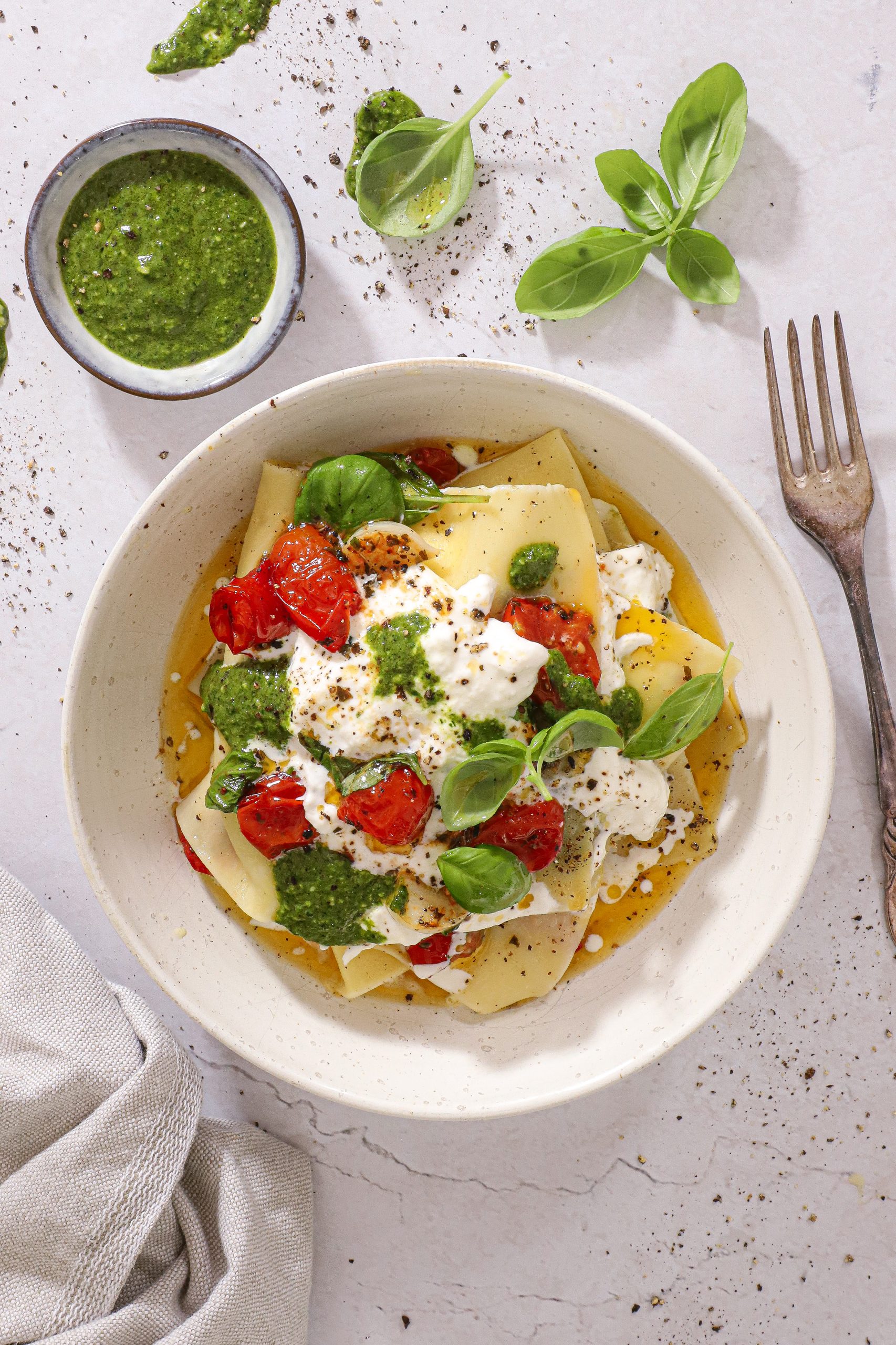 Åben lasagne med bagte tomater og burrata - Nem aftensmad der imponerer