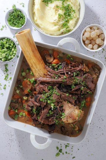 Ølbraiseret Beef Hammer - Mør og Smagfuld Opskrift med Øl