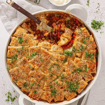 Mexicansk vegetarisk tærte med butterdejslåg - Opskrift