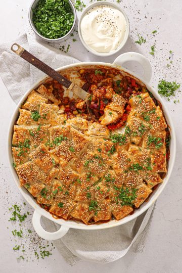 Mexicansk vegetarisk tærte med butterdejslåg - Opskrift