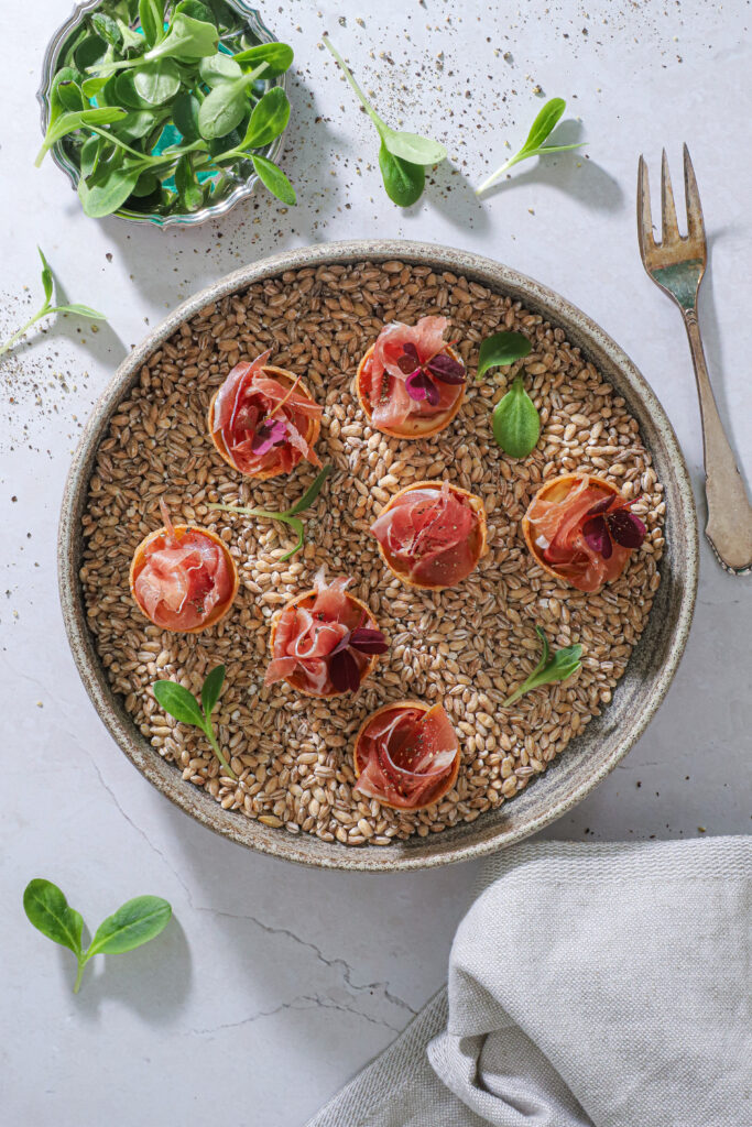 Krustader med Parmesan Mayo og Serrano - Nem og Lækker Opskrift
