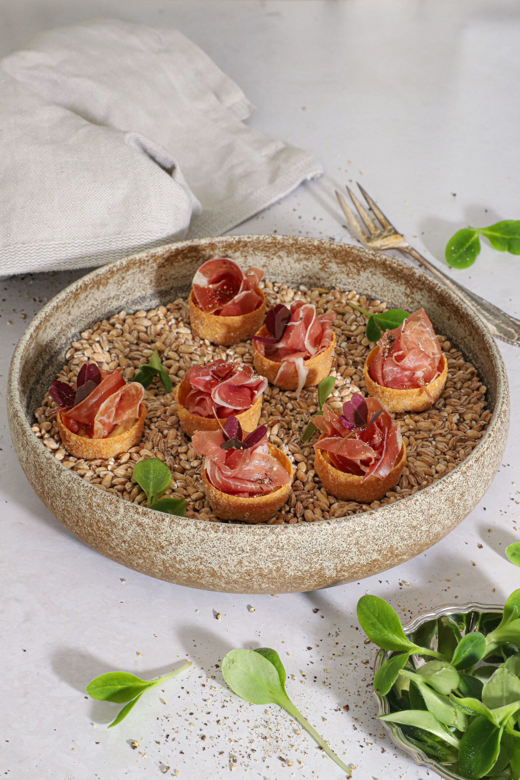 Krustader med Parmesan Mayo og Serrano - Nem og Lækker Opskrift