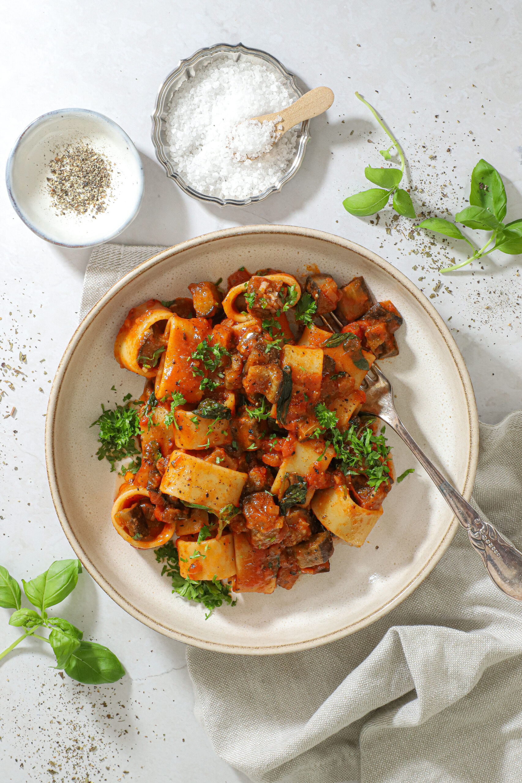 Pasta alla Norma - Opskrift på Siciliansk pastaret med aubergine