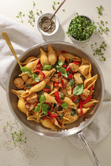 Pasta alla Tuscan Chicken - Opskrift med kylling, peberfrugt og tomater
