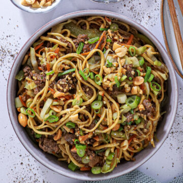 Nudler med spidskål, oksekød og teriyaki - Nem hverdagsret
