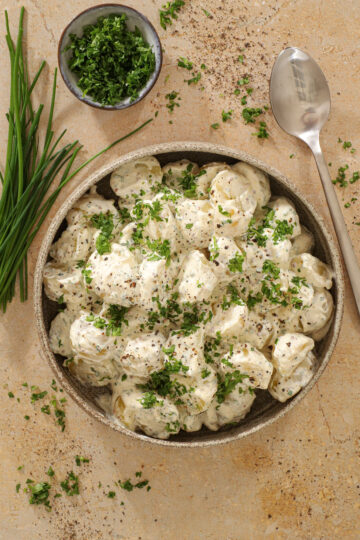 Kartoffelsalat med sennepsdressing - Cremet og lækker