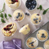 Blåbærmuffins med citron og hvid chokolade - Svampede og lækre