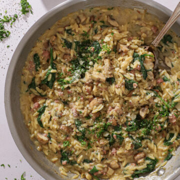 Orzo med salsiccia og svampe – Cremet og smagfuld italiensk comfort food