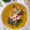 Karrysuppe med grøntsager og rejer - Cremet og fyldig opskrift