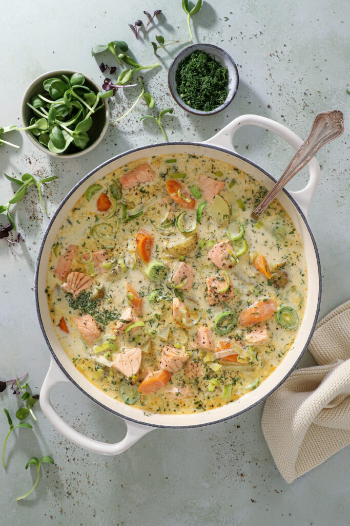 Lahikeitto – Finsk laksesuppe med kartofler og porre - Nem opskrift