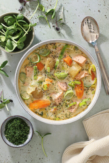Lahikeitto – Finsk laksesuppe med kartofler og porre - Nem opskrift