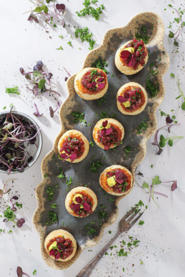 Tatar af dådyr med estragon mayo og mini tarteletter - Nem appetizer