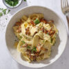 Pasta med kantareller, hvidvin og fløde – Nem pastaret med svampe