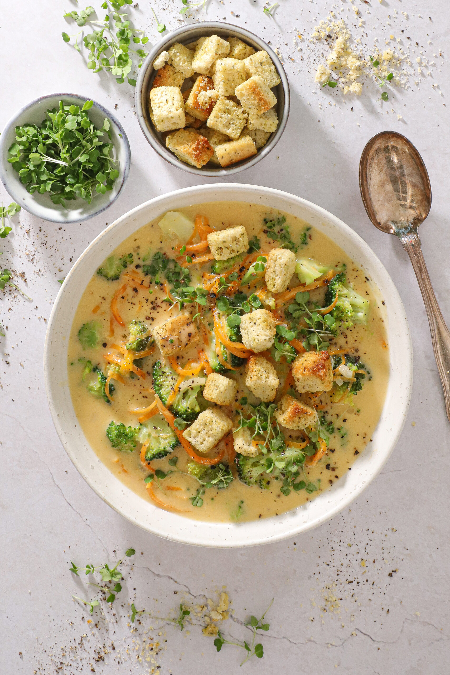 Broccoli cheddar suppe - Opskrift på cremet suppe med grøntsager