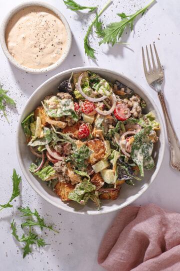 Cheeseburger salat – En lækker og snasket måltidssalat