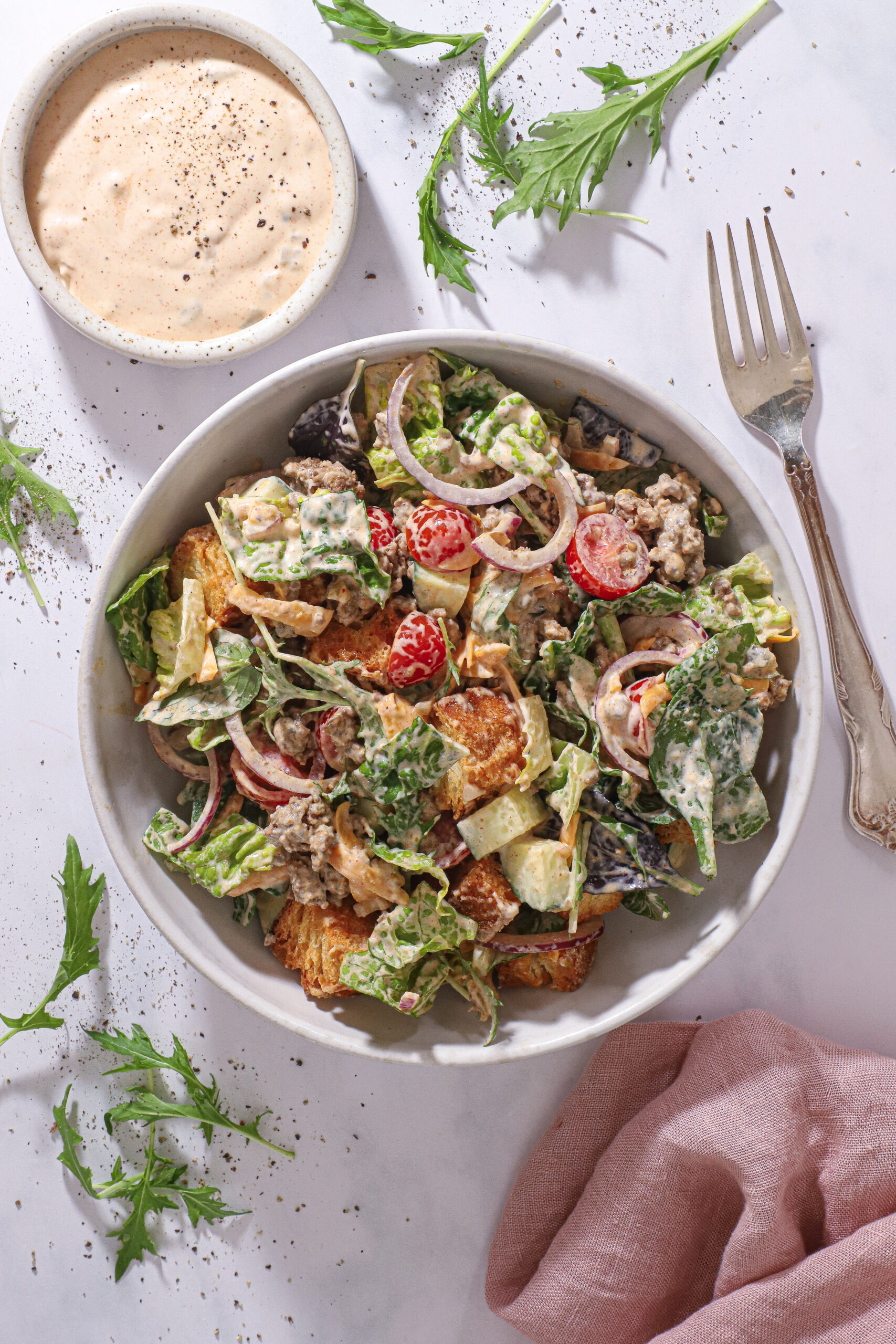 Cheeseburger salat – En lækker og snasket måltidssalat