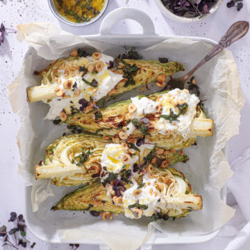 Bagt spidskål med burrata og salviesmør - Nem spidskål opskrift